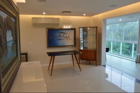 Apartamento à venda com 168m², 3 quartos e 2 vagas Apartamento à venda com 168m², 3 quartos e 2 vagasSala