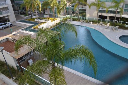 Apartamento à venda com 168m², 3 quartos e 2 vagas Apartamento à venda com 168m², 3 quartos e 2 vagasÁrea comum - Piscina