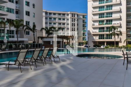 Apartamento à venda com 168m², 3 quartos e 2 vagas Apartamento à venda com 168m², 3 quartos e 2 vagasÁrea comum - Piscina