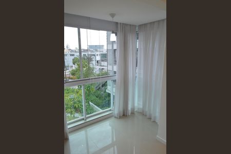 Apartamento à venda com 168m², 3 quartos e 2 vagas Apartamento à venda com 168m², 3 quartos e 2 vagasVaranda da Suíte 1