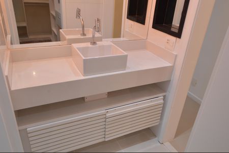 Apartamento à venda com 168m², 3 quartos e 2 vagas Apartamento à venda com 168m², 3 quartos e 2 vagasBanheiro da Suíte 2