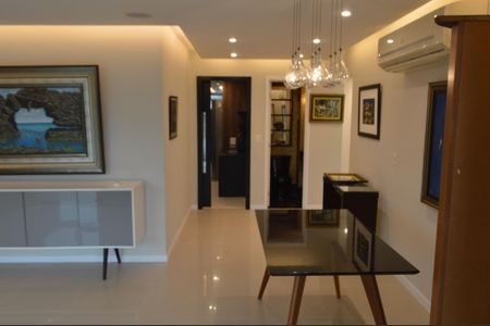 Apartamento à venda com 168m², 3 quartos e 2 vagas Apartamento à venda com 168m², 3 quartos e 2 vagasSala