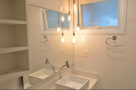 Apartamento à venda com 168m², 3 quartos e 2 vagas Apartamento à venda com 168m², 3 quartos e 2 vagasBanheiro da Suíte 1