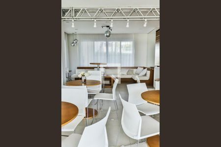 Apartamento à venda com 168m², 3 quartos e 2 vagas Apartamento à venda com 168m², 3 quartos e 2 vagasÁrea comum - Salão de festas