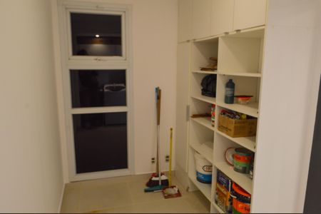 Apartamento à venda com 168m², 3 quartos e 2 vagas Apartamento à venda com 168m², 3 quartos e 2 vagasÁrea de Serviço