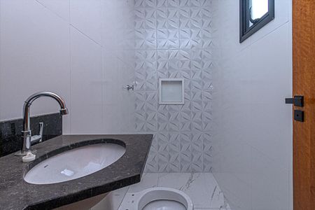 Casa à venda com 124m², 2 quartos e 4 vagas Casa à venda com 124m², 2 quartos e 4 vagasBanheiro da Suíte 2