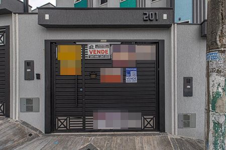 Casa à venda com 124m², 2 quartos e 4 vagas Casa à venda com 124m², 2 quartos e 4 vagasFachada