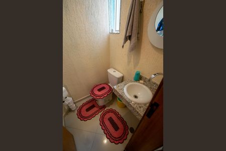 Casa de condomínio à venda com 125m², 3 quartos e 2 vagasLavabo