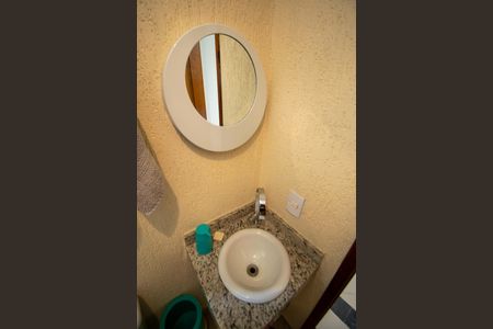 Casa de condomínio à venda com 125m², 3 quartos e 2 vagasLavabo