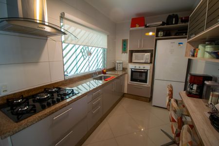 Casa de condomínio à venda com 125m², 3 quartos e 2 vagasCozinha