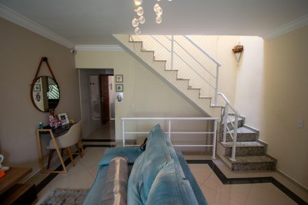 Casa de condomínio à venda com 125m², 3 quartos e 2 vagasSala