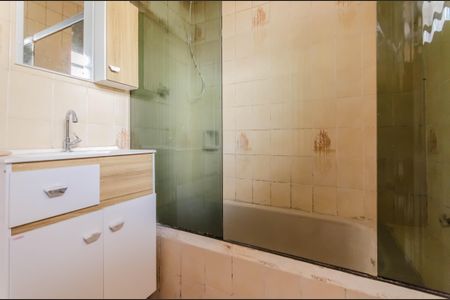 Apartamento à venda com 92m², 2 quartos e 1 vaga Apartamento à venda com 92m², 2 quartos e 1 vagaBanheiro Social