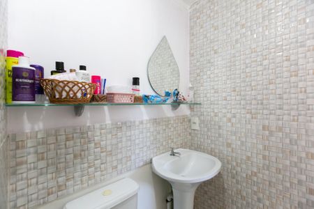 Apartamento para alugar com 47m², 2 quartos e 1 vaga Apartamento para alugar com 47m², 2 quartos e 1 vagaBanheiro