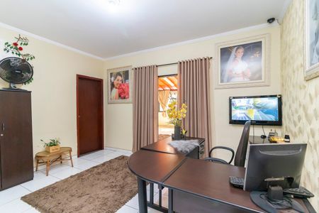 Casa à venda com 280m², 4 quartos e 2 vagas Casa à venda com 280m², 4 quartos e 2 vagasSuíte