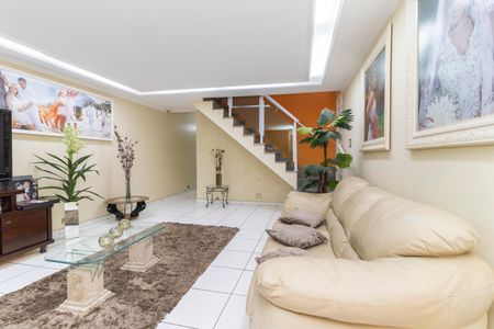 Casa à venda com 280m², 4 quartos e 2 vagas Casa à venda com 280m², 4 quartos e 2 vagasSala