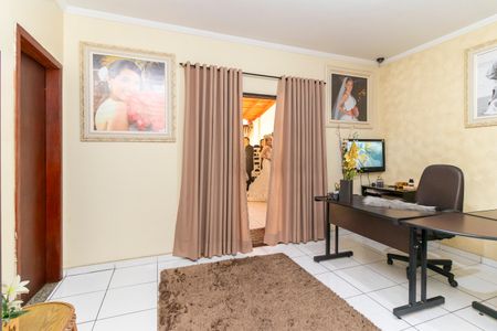 Casa à venda com 280m², 4 quartos e 2 vagas Casa à venda com 280m², 4 quartos e 2 vagasSuíte