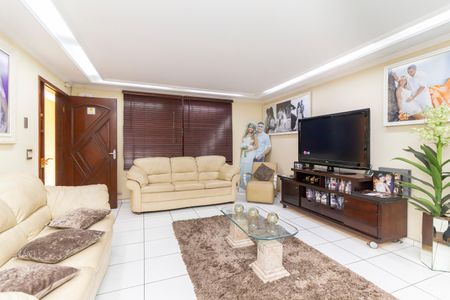 Casa à venda com 280m², 4 quartos e 2 vagas Casa à venda com 280m², 4 quartos e 2 vagasSala