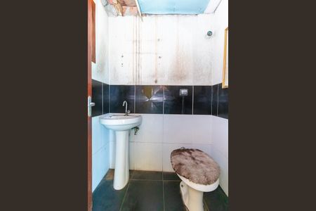 Casa à venda com 280m², 4 quartos e 2 vagas Casa à venda com 280m², 4 quartos e 2 vagasBanheiro do Salão de Festas