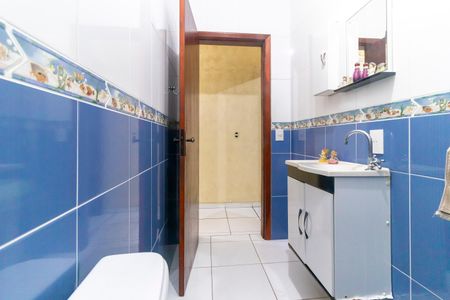 Casa à venda com 280m², 4 quartos e 2 vagas Casa à venda com 280m², 4 quartos e 2 vagasBanheiro Social