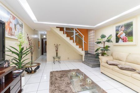 Casa à venda com 280m², 4 quartos e 2 vagas Casa à venda com 280m², 4 quartos e 2 vagasSala