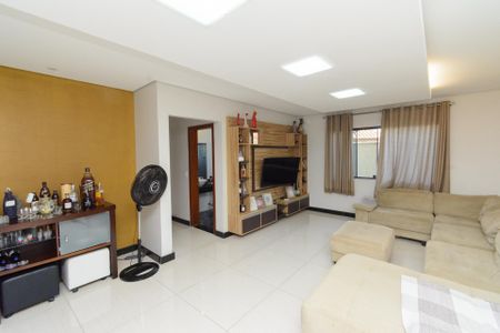 Casa à venda com 256m², 4 quartos e 3 vagasSala