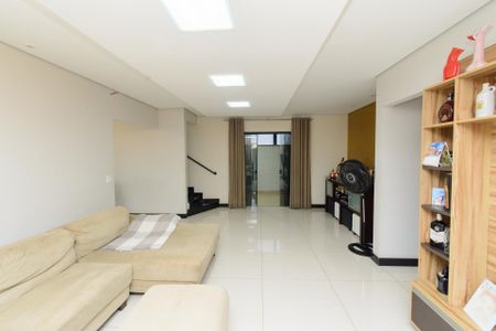 Sala de casa à venda com 4 quartos, 256m² em Diamante, Belo Horizonte