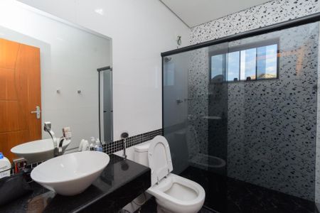 Casa à venda com 256m², 4 quartos e 3 vagasBanheiro 2