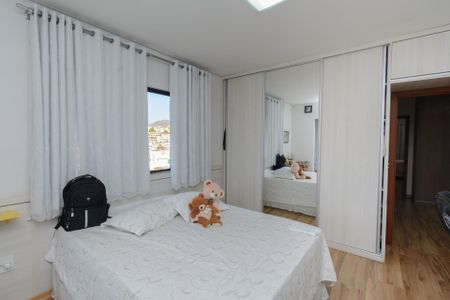 Casa à venda com 256m², 4 quartos e 3 vagasQuarto 2