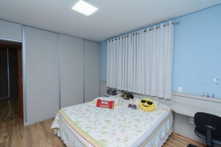 Casa à venda com 256m², 4 quartos e 3 vagasQuarto 1