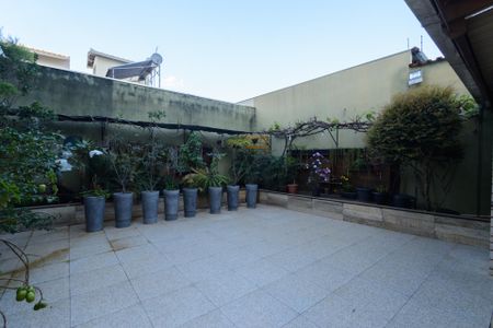 Casa à venda com 256m², 4 quartos e 3 vagasQuintal