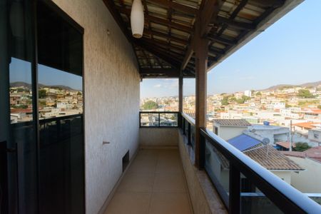 Casa à venda com 256m², 4 quartos e 3 vagasVaranda da Suíte