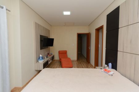 Casa à venda com 256m², 4 quartos e 3 vagasSuíte