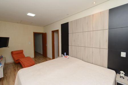 Casa à venda com 256m², 4 quartos e 3 vagasSuíte