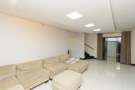 Sala de casa à venda com 4 quartos, 256m² em Diamante, Belo Horizonte