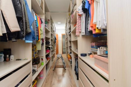 Casa à venda com 256m², 4 quartos e 3 vagasCloset da Suíte