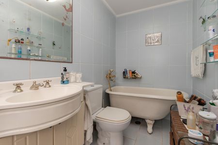 Casa à venda com 199m², 3 quartos e 2 vagasBanheiro da Suíte