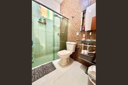 Casa à venda com 180m², 4 quartos e 4 vagasBanheiro Social 1