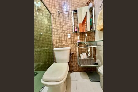 Casa à venda com 180m², 4 quartos e 4 vagasBanheiro Social 1