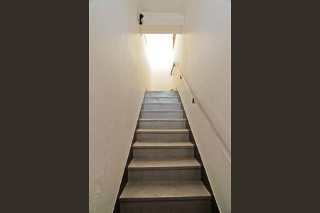 Casa à venda com 380m², 3 quartos e 8 vagas Casa à venda com 380m², 3 quartos e 8 vagasEscada