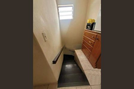 Escada de casa à venda com 4 quartos, 236m² em Vila Floresta, Santo André