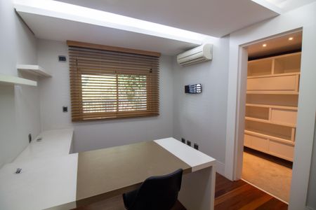 Apartamento à venda com 337m², 3 quartos e 4 vagasEscritório