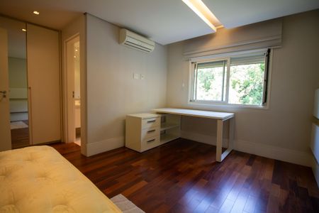 Apartamento à venda com 337m², 3 quartos e 4 vagasSuíte 2