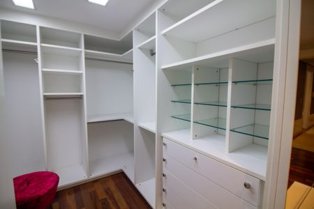 Apartamento à venda com 337m², 3 quartos e 4 vagasCloset da Suíte 3 - Senhora