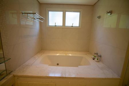 Apartamento à venda com 337m², 3 quartos e 4 vagasBanheiro da Suíte 3