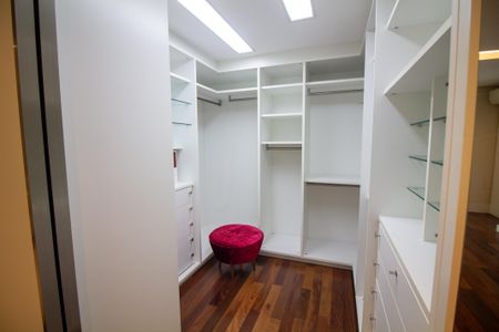 Apartamento à venda com 337m², 3 quartos e 4 vagasCloset da Suíte 3 - Senhora