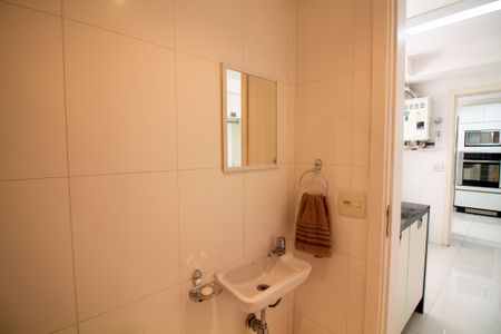 Apartamento à venda com 337m², 3 quartos e 4 vagasBanheiro de Serviço