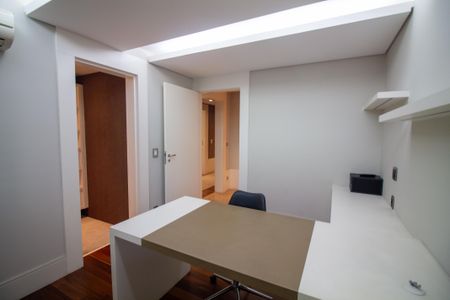 Apartamento à venda com 337m², 3 quartos e 4 vagasEscritório