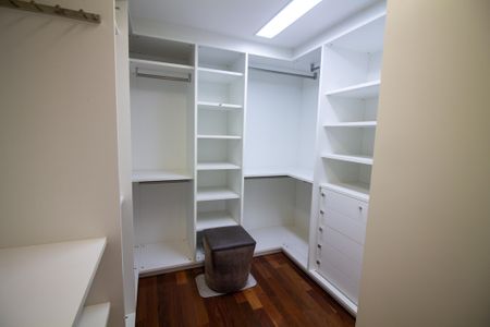 Apartamento à venda com 337m², 3 quartos e 4 vagasCloset da Suíte 3 - Senhor