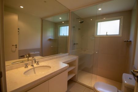 Apartamento à venda com 337m², 3 quartos e 4 vagasBanheiro da Suíte 2