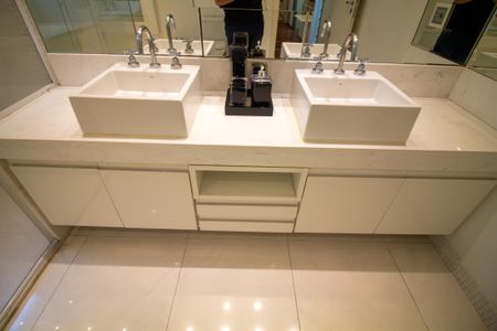 Apartamento à venda com 337m², 3 quartos e 4 vagasBanheiro da Suíte 3